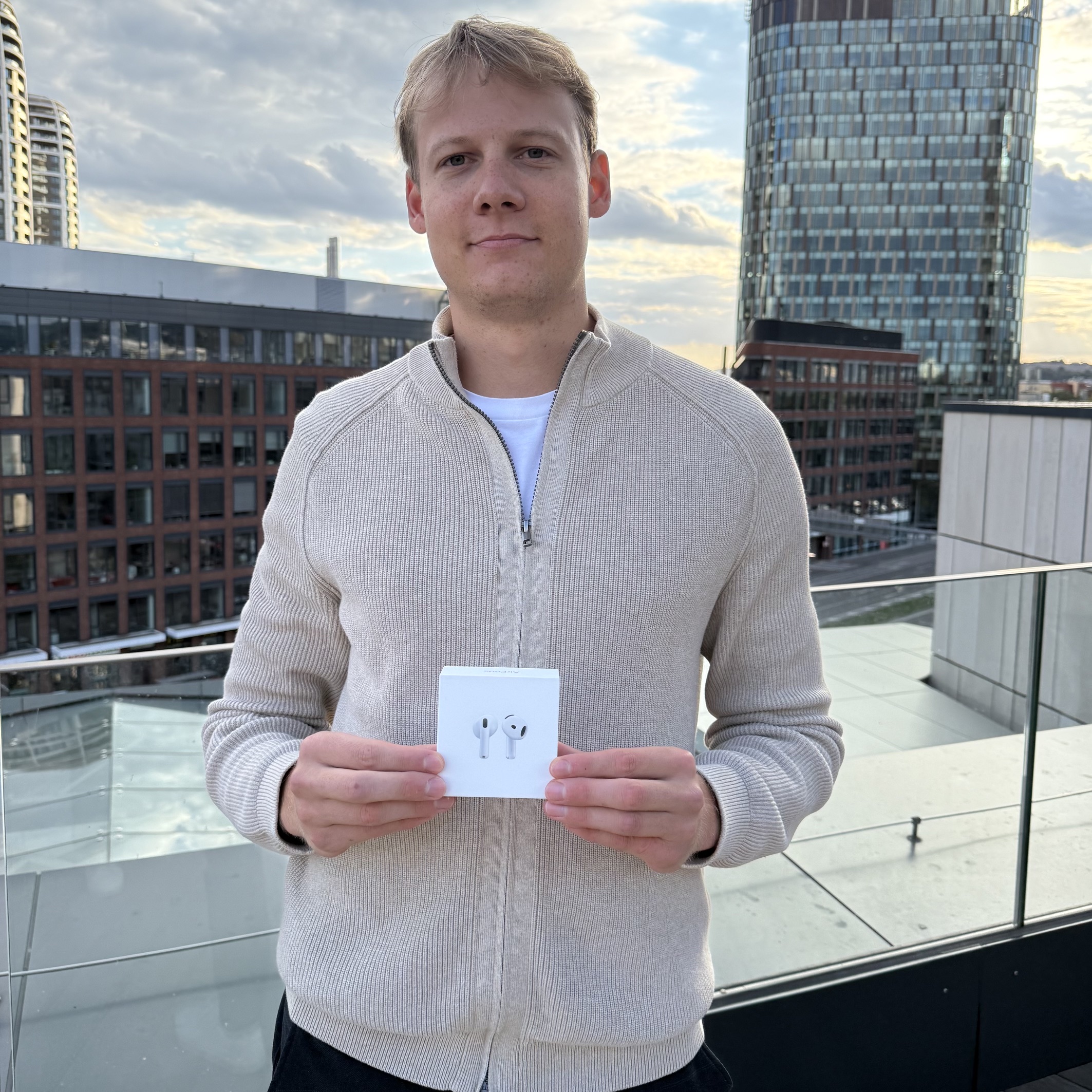 Apple AirPods 4